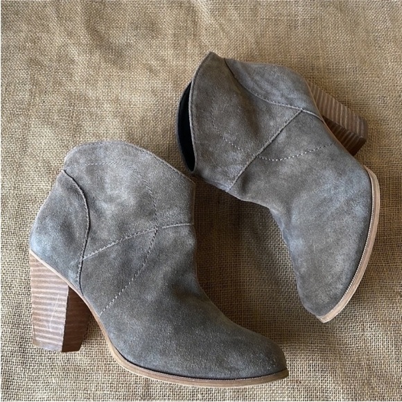 Sole Society Alba Style khaki Gray Boots Ankle
Size 7 1/2 - Picture 8 of 12